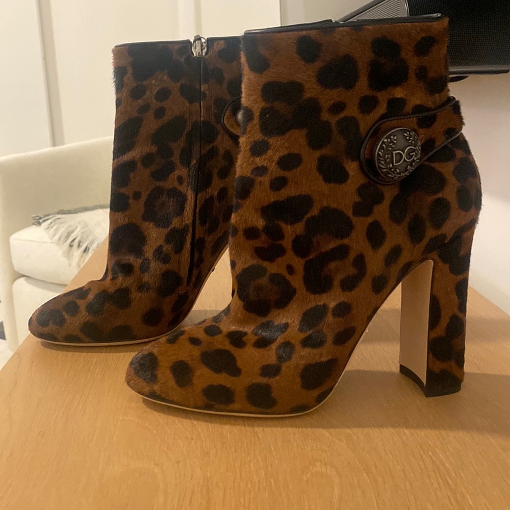 Gorgeous Dolce & Gabbana block heel booties never worn!